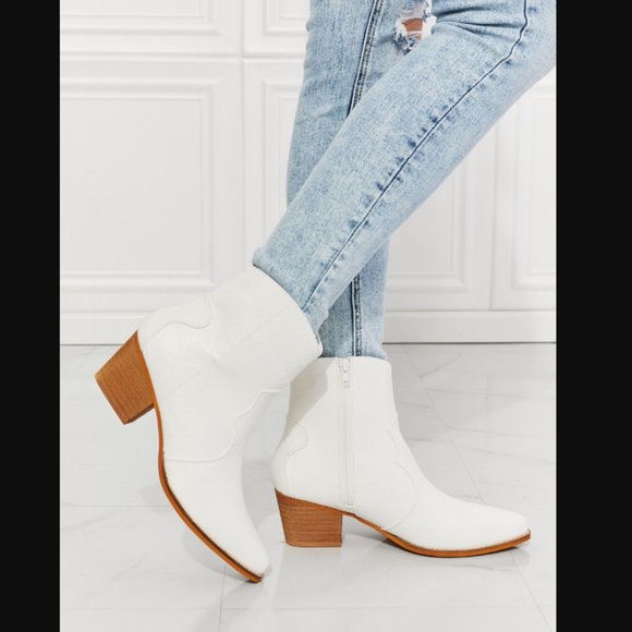 Snazzy Boutique Shoes - 🌟NEW, CHIC*-  MMShoes Watertower Town Faux Leather Western Boots OFFERS WELCOME